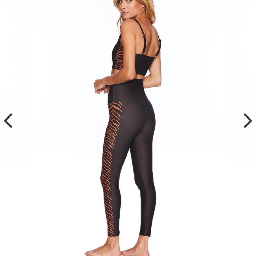 SET Beach Riot Tiger Workout Sport